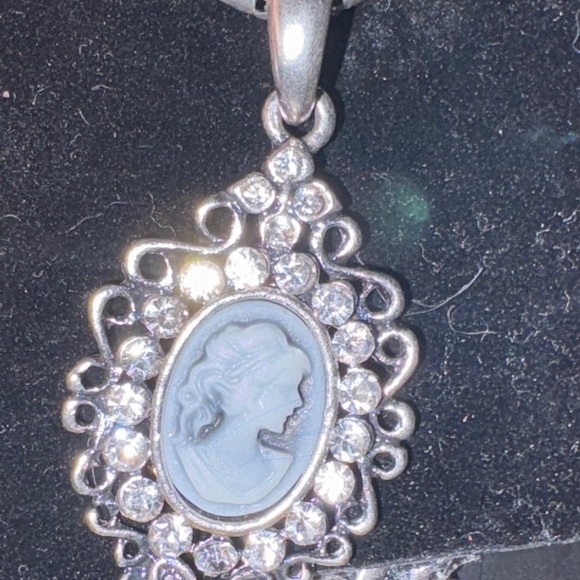 Vintage Silver Tone Cameo Blue & White with CZ Necklace 18" 3 In Extender - Picture 2 of 6